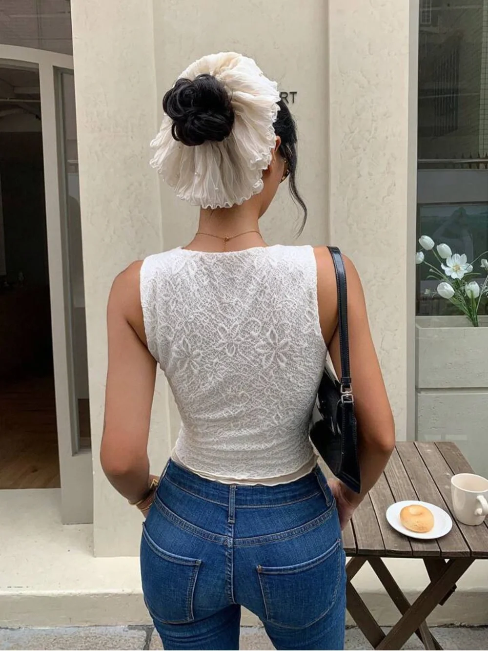 Cream Lace Sleeveless Scalloped Tank Top - Picture 2 of 6